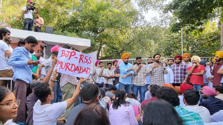 पंजाब यूनिवर्सिटी के बाहर छात्रों का विरोध-प्रदर्शन, यूनिवर्सिटी में भारी पुलिसबल तैनात