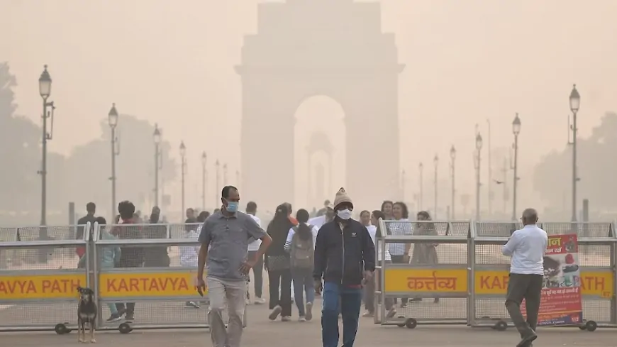 दिल्ली-एनसीआर में हवा ‘खतरनाक’ स्तर पर, AQI 400 के पार, ठंड बढ़ने से बढ़ी परेशानी