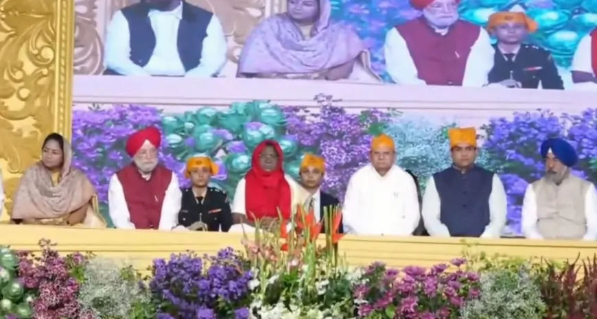 Delhi : लाल किला मैदान में गुरमत समागम, राष्ट्रपति द्रौपदी मुर्मू के साथ CM रेखा गुप्ता रहीं मौजूद