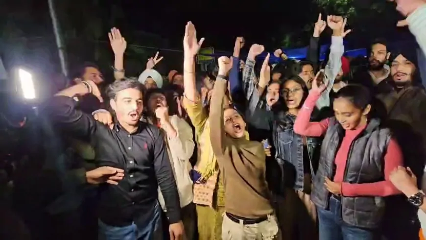 Chandigarh : PU सेनेट चुनाव को उपराष्ट्रपति ने दी मंजूरी, छात्रों ने मनाया जश्न