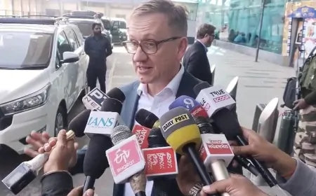 Punjab : ऑस्ट्रेलियाई मंत्री जूलियन हिल अमृतसर पहुंचे, श्री हरमंदिर साहिब में टेका माथा