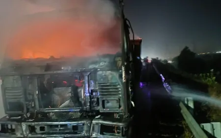 Haryana : गुरुग्राम में KMP एक्सप्रेसवे पर ट्रक में लगी आग, ड्राइवर ने कूदकर बचाई जान