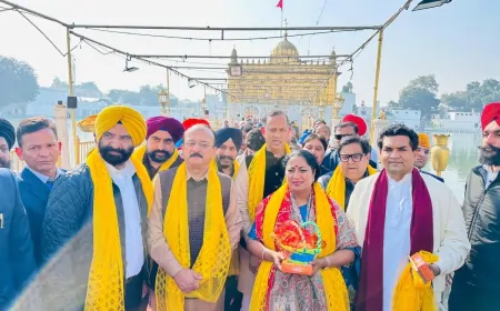 Punjab : दिल्ली CM रेखा गुप्ता ने कैबिनेट मंत्रियों के साथ श्री हरमंदिर साहिब में टेका माथा 