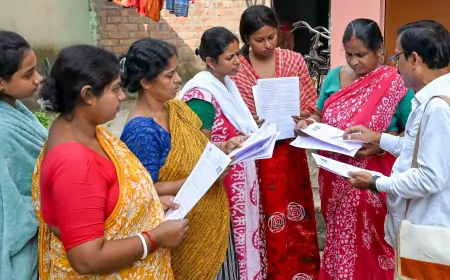 SIR मुद्दे पर सुप्रीम कोर्ट का चुनाव आयोग को नोटिस, कहा - "डर के साए में काम नहीं कर सकते BLO"
