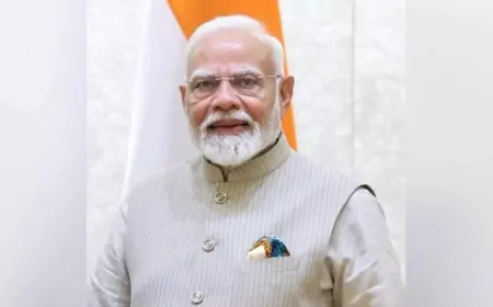 पश्चिम बंगाल पहुंचे PM मोदी, 3200 करोड़ रुपये की परियोजनाओं का किया उद्घाटन