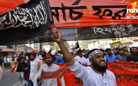 बांग्लादेश में इस्लामिक कट्टरपंथियों ने पत्रकारों को बनाया निशाना, छात्र नेता की मौत के बाद भड़की हिंसा…