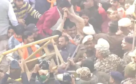 Delhi : बांग्लादेश हाई कमीशन के बाहर हिंदू संगठनों का विरोध प्रदर्शन, पुलिस ने बढ़ाई सुरक्षा व्यवस्था