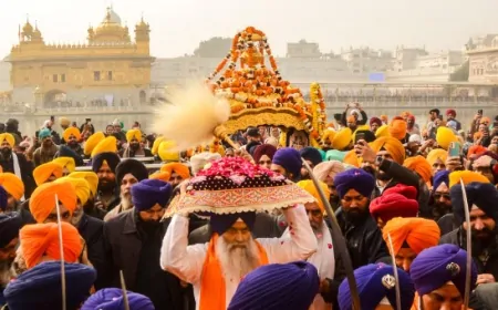 देशभर में हर्षोल्लास के साथ मनाया जा रहा है श्री गुरु गोबिंद सिंह जी का प्रकाश पर्व, गुरुद्वारों में उमड़ी श्रद्धालुओं की भीड़ 