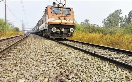 Bihar : जमुई में दिल्ली-हावड़ा मुख्य लाइन पर ट्रेन हादसा, लगभग 1 दर्जन डिब्बे पटरी से उतरे, तीन नदी में गिरे