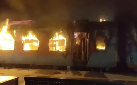 Andhra Pradesh में बड़ा रेल हादसा, टाटा–एर्नाकुलम एक्सप्रेस के दो कोचों में लगी भीषण आग, एक की मौत