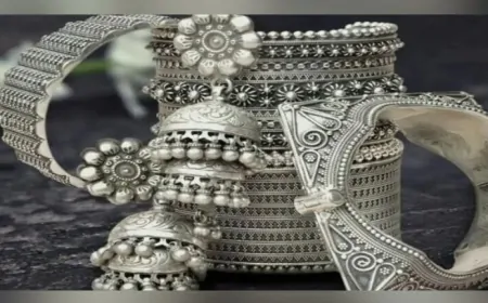 Silver Price Update : लगातार चढ़ाई के बाद चांदी गिरी धड़ाम, घंटे भर में 21000 रु. टूटा भाव