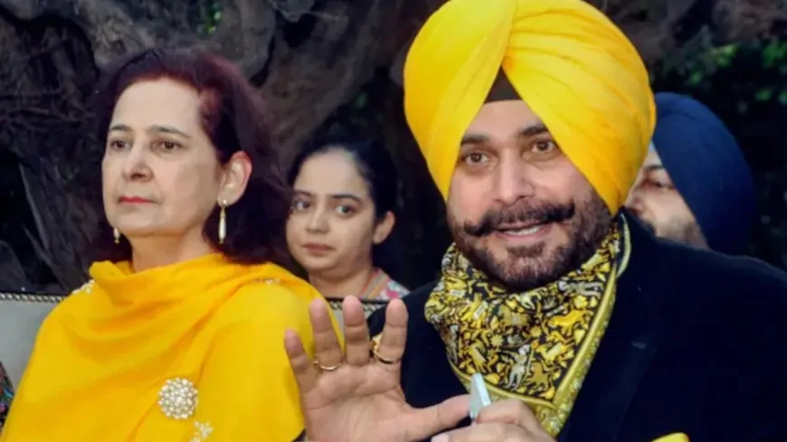 Punjab : नवजोत कौर सिद्धू ने कांग्रेस से सस्पेंड होने के बाद दी प्रतिक्रिया, कहा - “चोरों का साथ नहीं दूंगी”