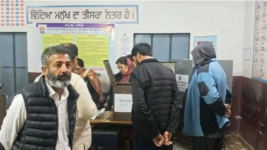 Punjab : जालंधर में शुरु हुआ मतदान, 9 चुनाव चिन्हों पर सियासी जंग जारी…