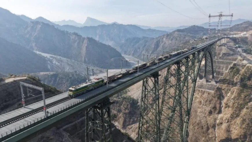 Jammu Kashmir : भारतीय सेना ने रचा इतिहास, मिलिट्री स्पेशल ट्रेन से पहली बार कश्मीर घाटी में पहुंचे टैंक और तोपें