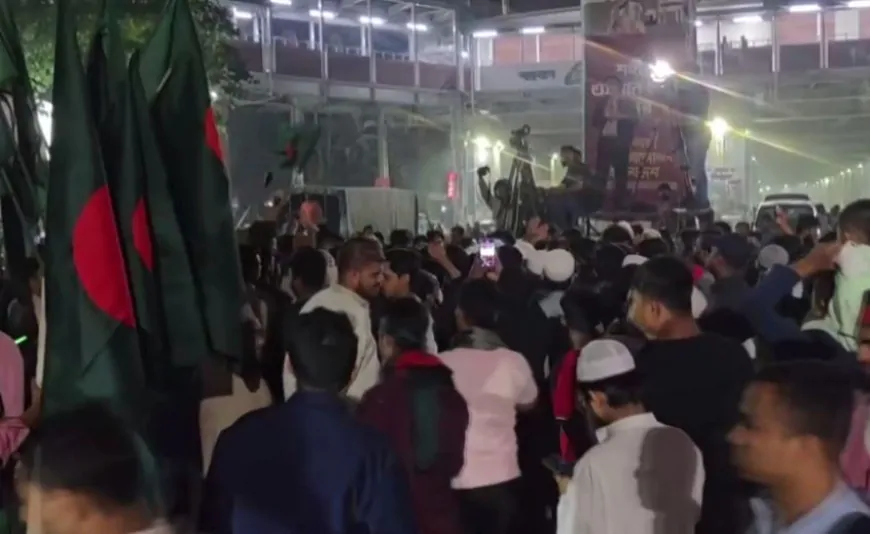 भारत में बांग्लादेश उच्चायोग के बाहर प्रदर्शन, हिंदू युवक की हत्या से हंगामा, जानें विदेश मंत्रालय ने क्या कहा...