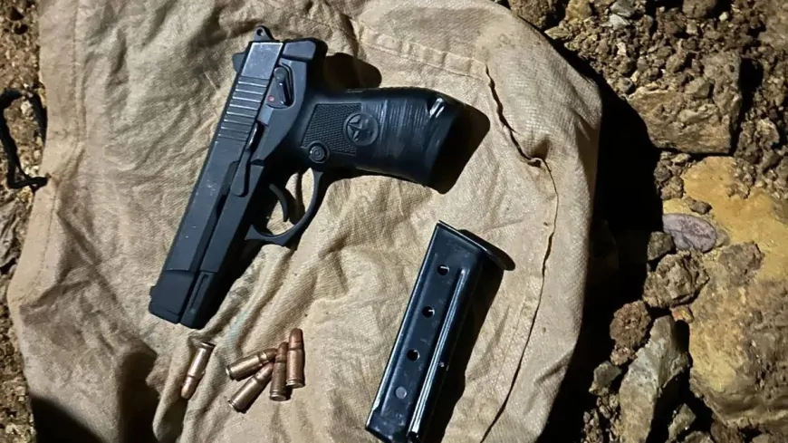 J&K : अवंतीपोरा में आतंकियों का मददगार गिरफ्तार, आरोपी से हथियार और गोला-बारूद बरामद