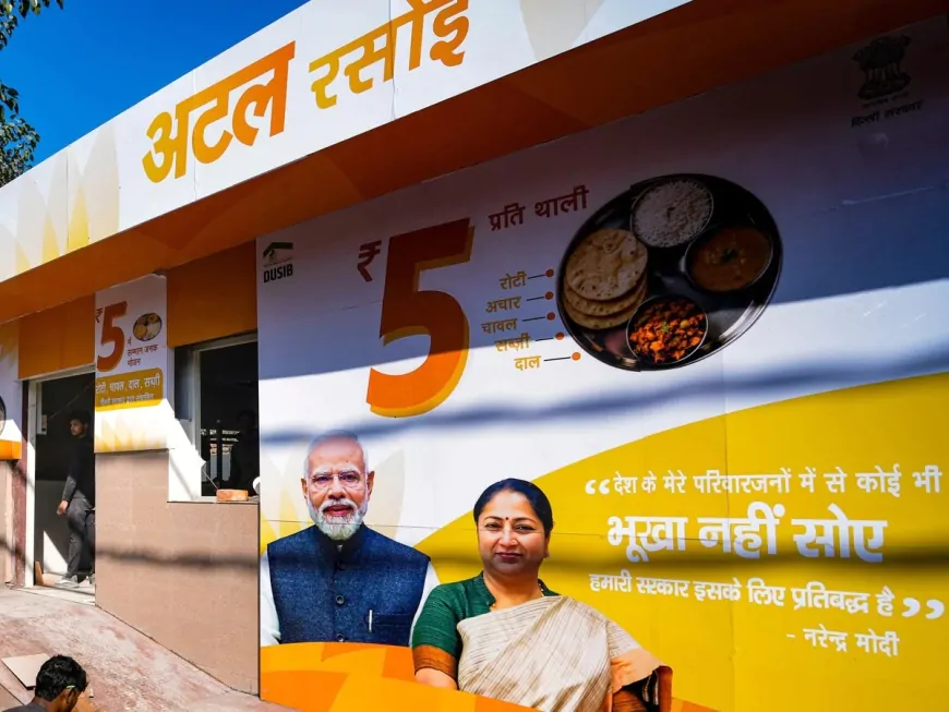 दिल्ली सरकार ने की अटल कैंटीन की शुरुआत, 5 रुपये में जरूरतमंदों को मिलेगा भरपेट भोजन