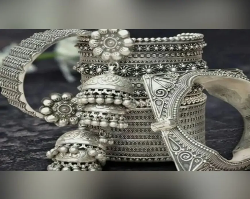 Silver Price Update : लगातार चढ़ाई के बाद चांदी गिरी धड़ाम, घंटे भर में 21000 रु. टूटा भाव