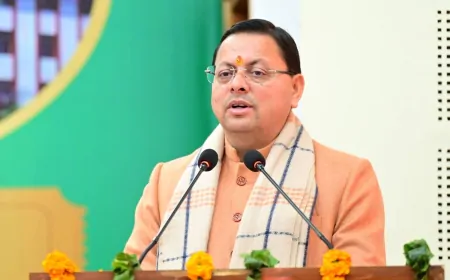 UP News : CM पुष्कर सिंह धामी गोंडा पहुंचे, छात्रों को मोटरसाइकिल और स्कूटी देकर किया प्रोत्साहित