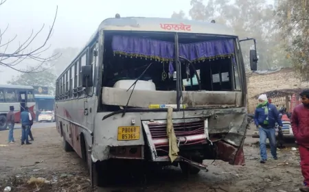 Punjab : होशियारपुर में भीषण सड़क हादसा, बस और कार की टक्कर में 4 की मौत, 1 घायल