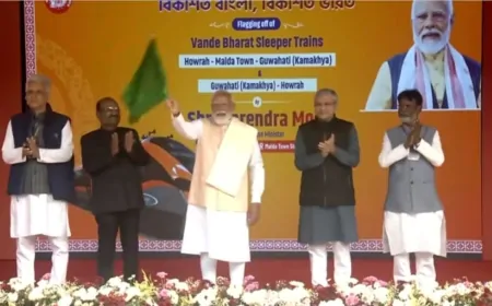 देश की पहली स्लीपर वंदे भारत ट्रेन को PM मोदी ने दिखाई हरी झंडी, जानें इससे जुड़ी अहम बातें