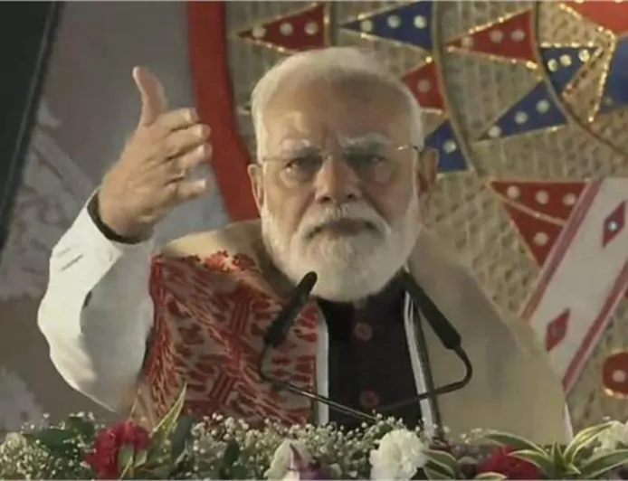 PM मोदी की असम को बड़ी सौगात,  काजीरंगा एलिवेटेड कॉरिडोर की रखी आधारशिला, दो अमृत भारत ट्रेनों को दिखाई हरी झंडी