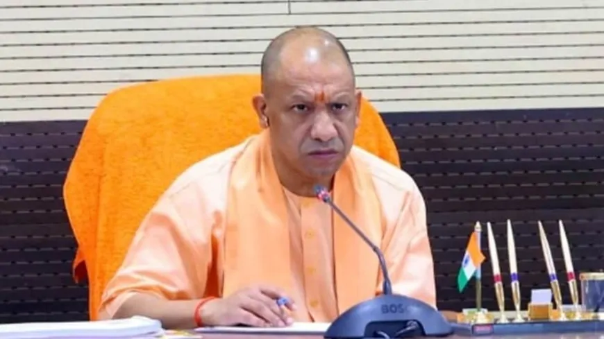 UP News : काशी पहुंचे CM योगी, विकास परियोजनाओं और कानून-व्यवस्था के लिए की समीक्षा बैठक 