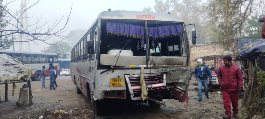 Punjab : होशियारपुर में भीषण सड़क हादसा, बस और कार की टक्कर में 4 की मौत, 1 घायल