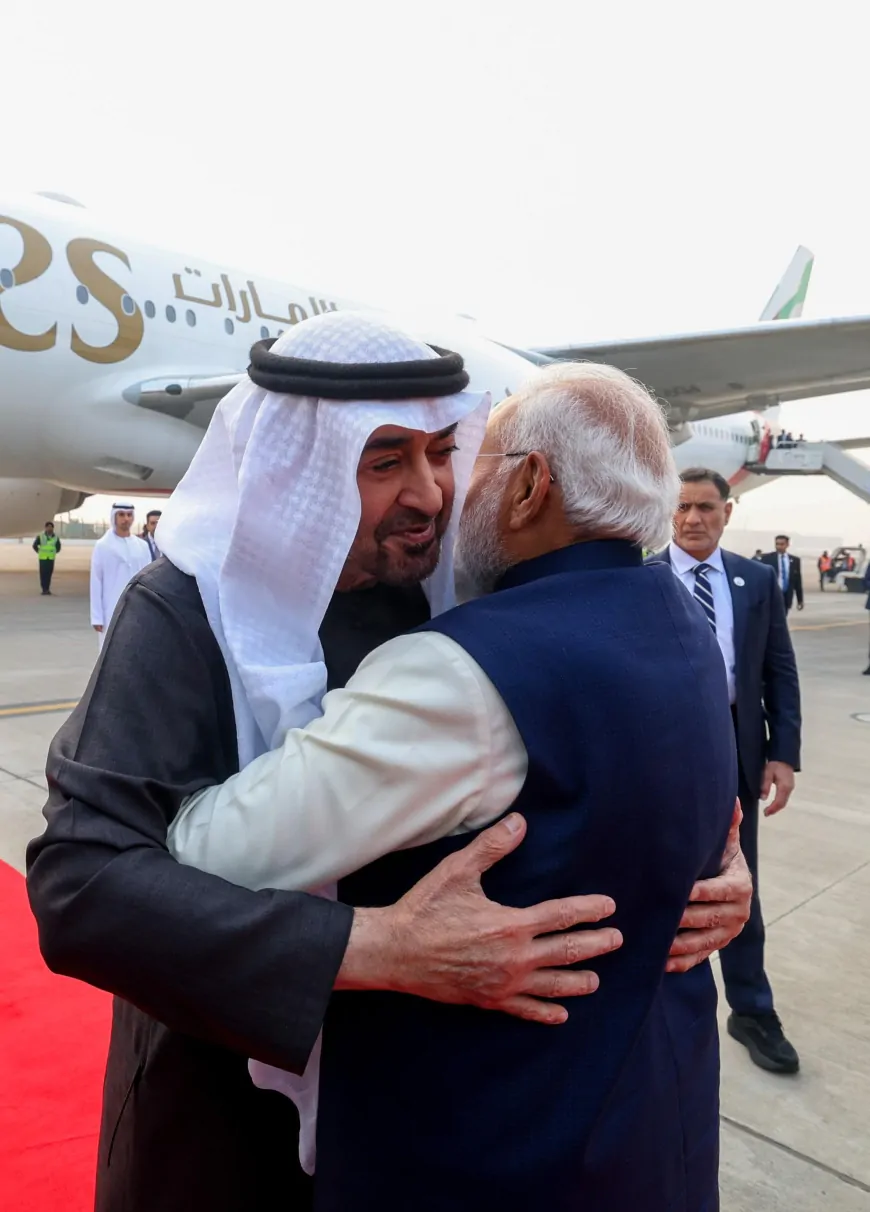 UAE के राष्ट्रपति के लिए PM मोदी ने तोड़ा प्रोटोकॉल, बांहे फैलाकर गर्मजोशी से किया स्वागत