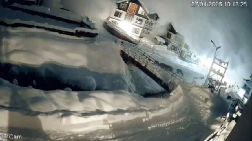 Jammu Kashmir के सोनमर्ग में हिमस्खलन, कई होटलों को पहुंचा नुकसान, 11 जिलों में हिमस्खलन का अलर्ट