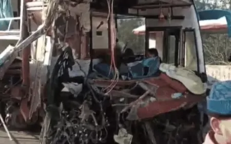 Punjab : डबल डेकर बस और ट्रक की जालंधर-जम्मू हाईवे पर जबरदस्त भिड़ंत, बस ड्राइवर समेत चार लोग घायल