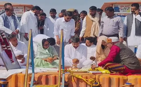 प्रयागराज संगम में हुआ महाराष्ट्र के पूर्व उपमुख्यमंत्री अजित पवार का अस्थि विसर्जन, बेटे जय पवार ने विधि-विधान से संगम में प्रवाहित कीं अस्थियां 