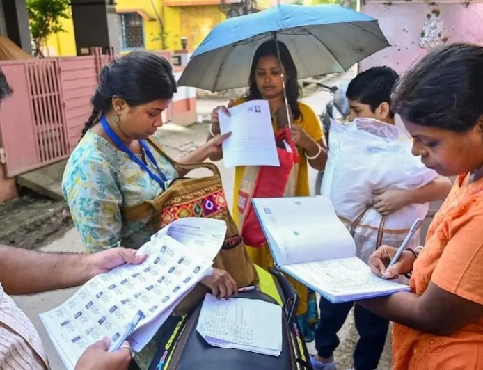 UP News : चुनाव आयोग ने मतदाताओं को दी बड़ी राहत, SIR फॉर्म में 6 मार्च तक करा सकते हैं बदलाव