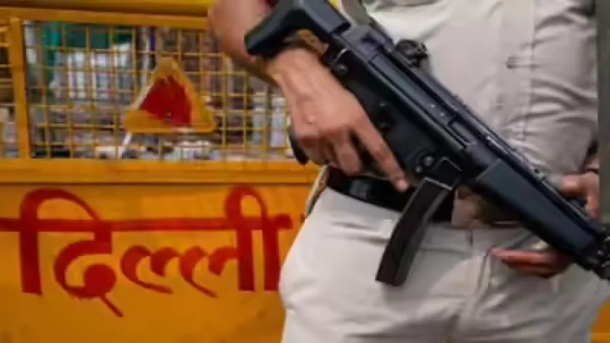 दिल्ली के आरके पुरम में पुलिस और बदमाशों में मुठभेड़, एक के लगी गोली, दो गिरफ्तार