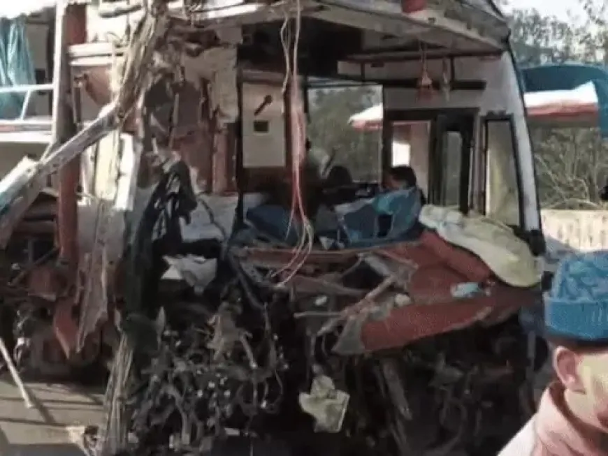 Punjab : डबल डेकर बस और ट्रक की जालंधर-जम्मू हाईवे पर जबरदस्त भिड़ंत, बस ड्राइवर समेत चार लोग घायल