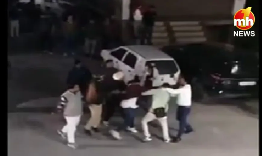 UP News : एक महिला के पीछे दो पतियों की आपस में भिड़ंत, एक-दूसरे पर बरसाए लात-घूंसे