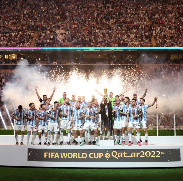 Argentina team with the cup