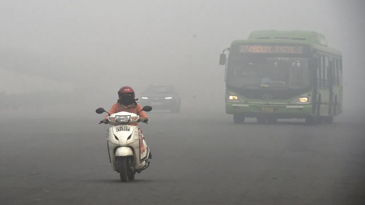 लगातार तीसरे दिन दिल्ली की वायु गुणवत्ता बहुत खराब, AQI 300 के पार