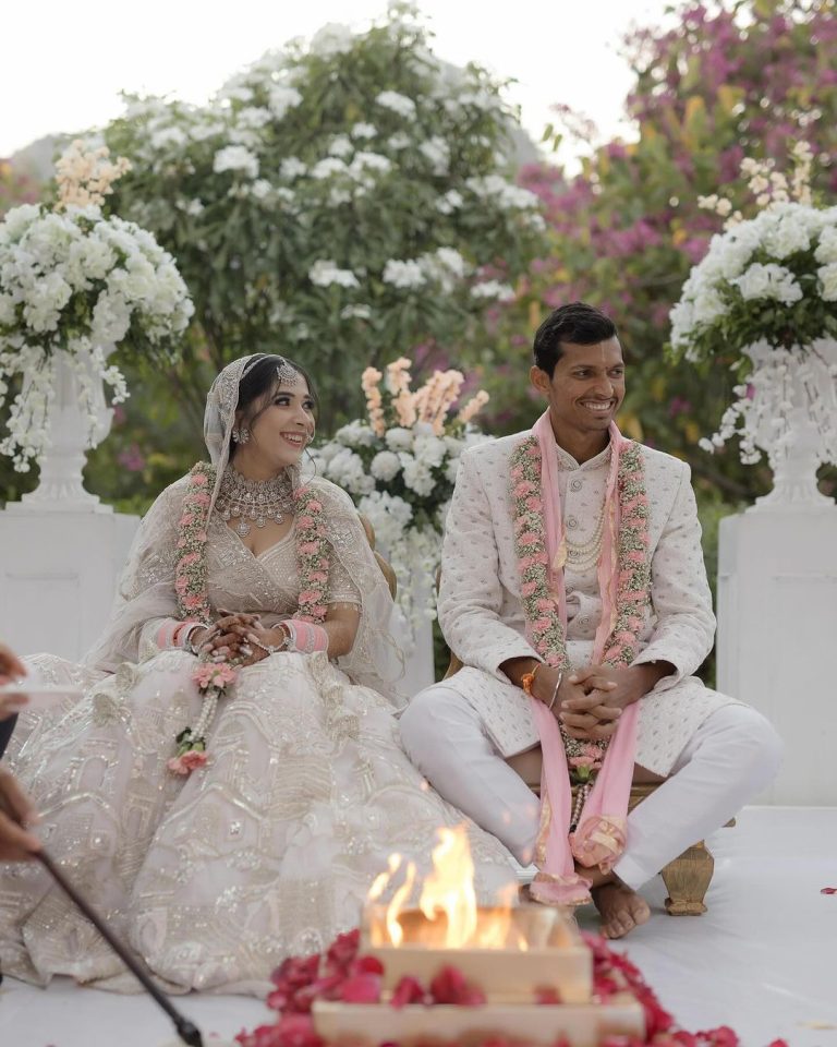 Navdeep Saini Wedding: शादी के बंधन में बंधे क्रिकेटर नवदीप सैनी, गर्लफ्रेंड स्वाति के साथ लिए फेरे