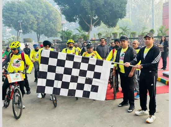 करतार सिंह सराभा के शहीदी दिवस को मनाने के लिए फिरोजपुर के साइकिल चालक पवित्र मिट्टी को लाए लुधियाना