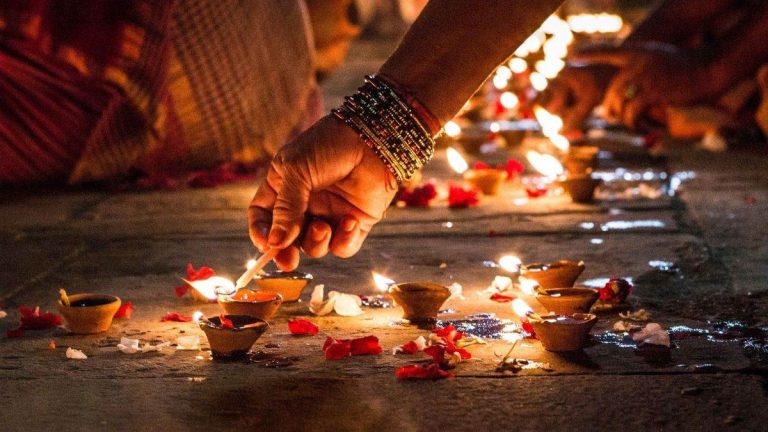 Diwali 2023: इस दिवाली मात्र दो रुपये में करें घर की नकारात्मकता दूर, जानिए कैसे?