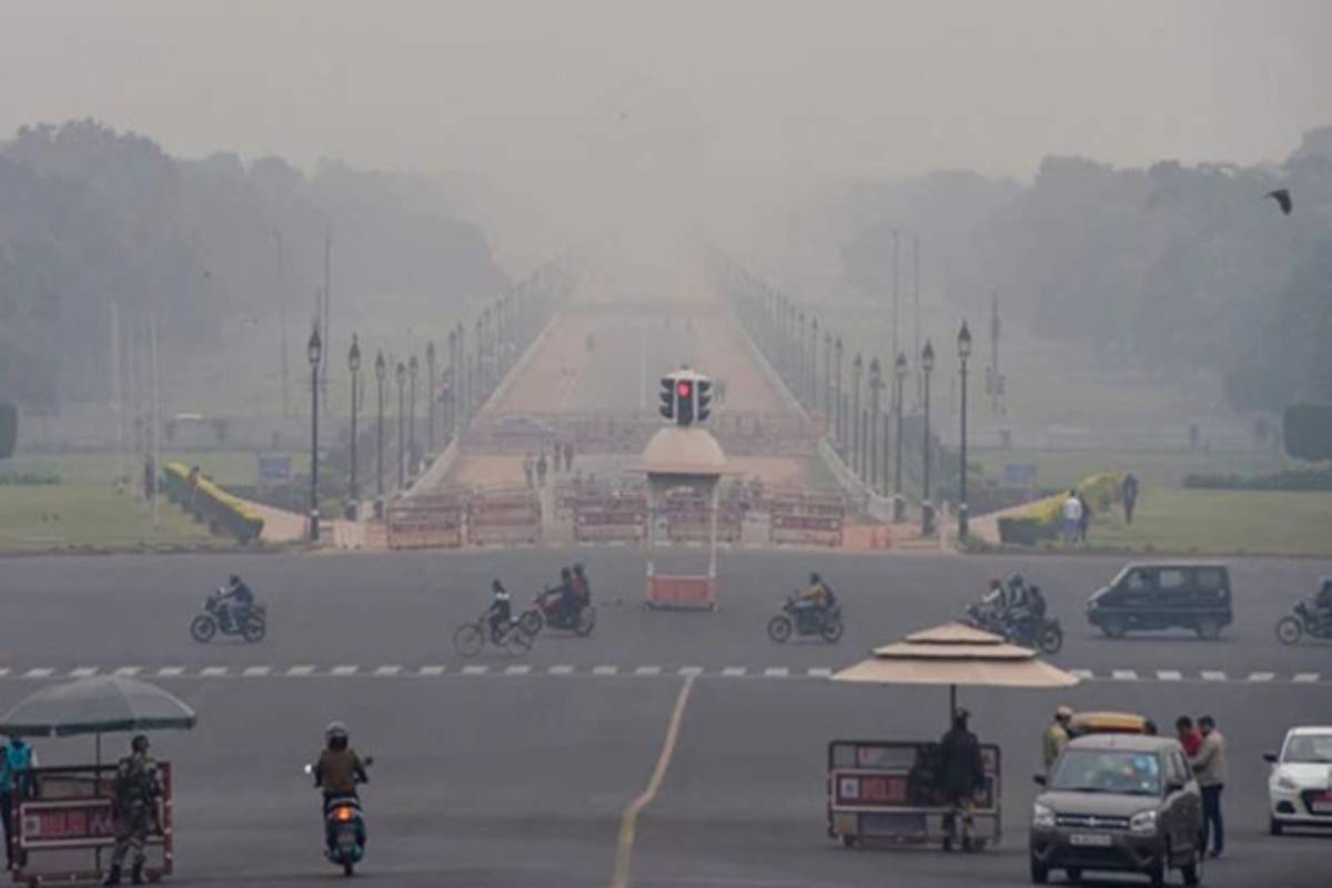 दिल्ली की वायु गुणवत्ता 'बहुत खराब' श्रेणी में, AQI अभी भी 370 के पार