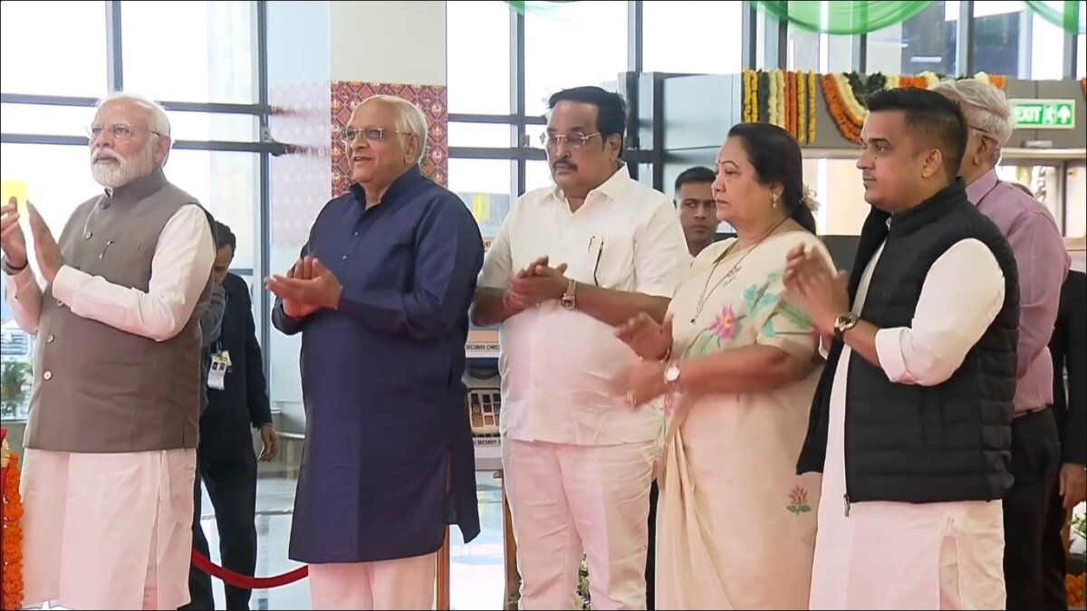 प्रधानमंत्री मोदी ने सूरत हवाई अड्डे के नए टर्मिनल भवन का किया उद्घाटन