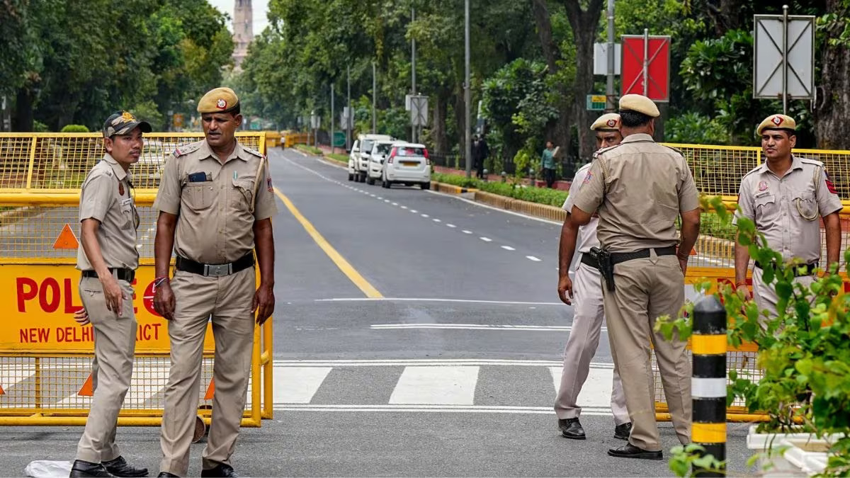 दिल्ली में वाहन जांच के दौरान पुलिसकर्मी पर हमला, नए साल के के मद्देनजर चलाया गया था अभियान