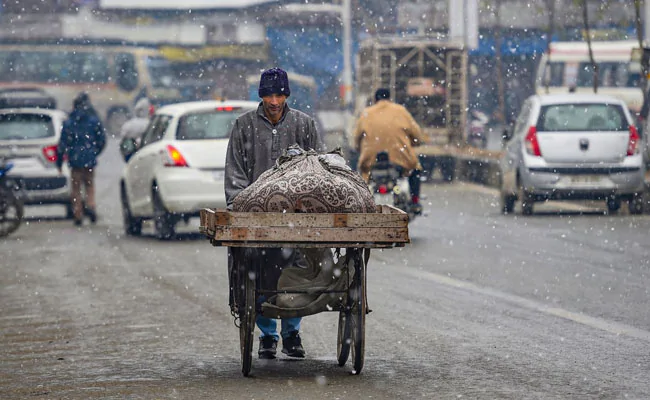 श्रीनगर में दर्ज हुई मौसम की सबसे ठंडी रात, न्यूनतम तापमान -4.6 डिग्री सेल्सियस