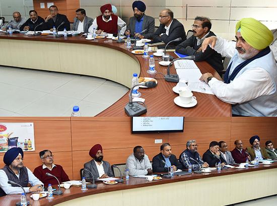 पंजाब के जल संसाधन और खनन एवं भूविज्ञान मंत्री ने विभाग के अन्य अधिकारियों के साथ की पहली बैठक