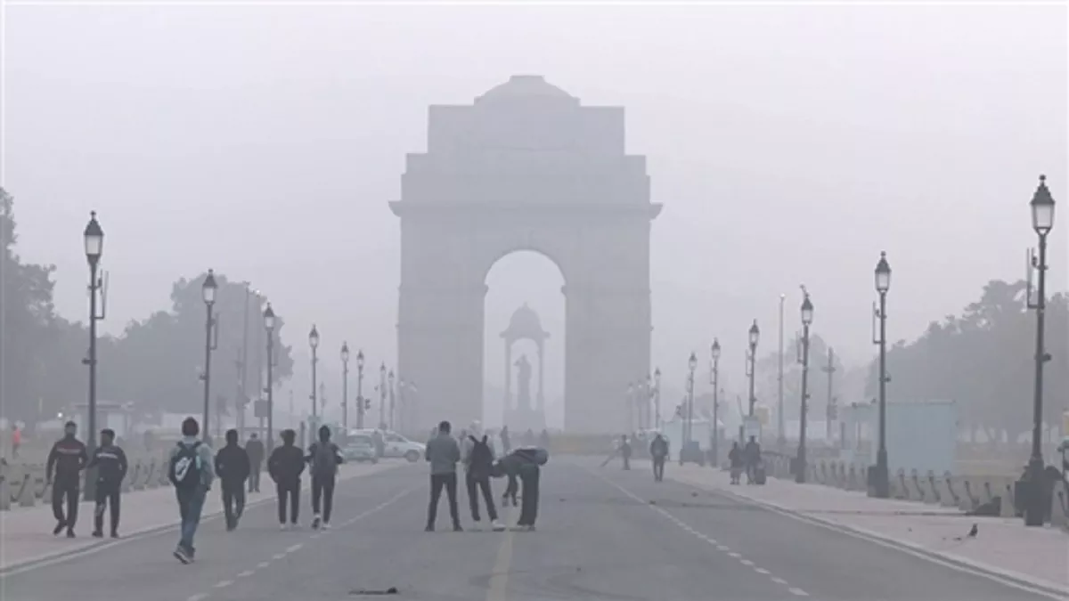 दिल्ली में न्यूनतम तापमान 5.5 डिग्री सेल्सियस, एक्यूआई ‘बहुत खराब’ श्रेणी में