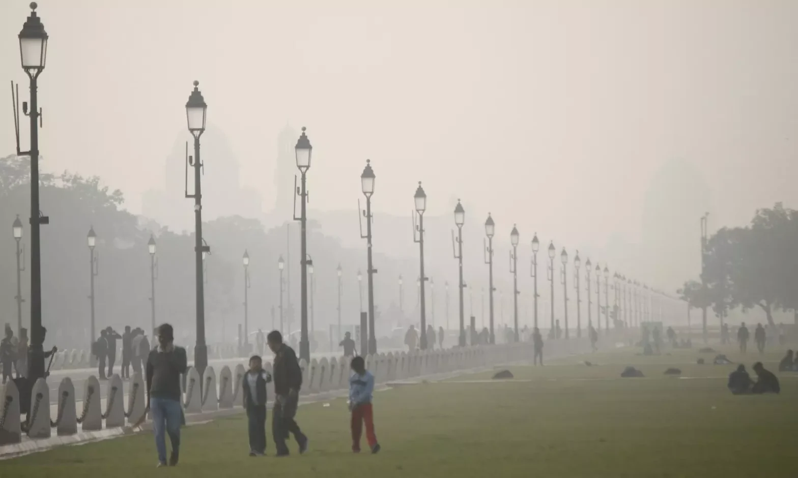 दिल्ली में न्यूनतम तापमान 7.4 डिग्री सेल्सियस, एक्यूआई 'बहुत खराब' श्रेणी में