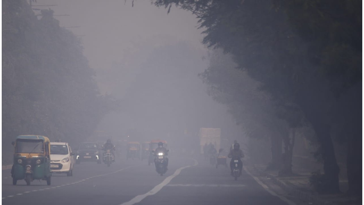 दिल्ली में न्यूनतम तापमान 8.4 डिग्री सेल्सियस, एक्यूआई भी बेहद खराब श्रेणी में