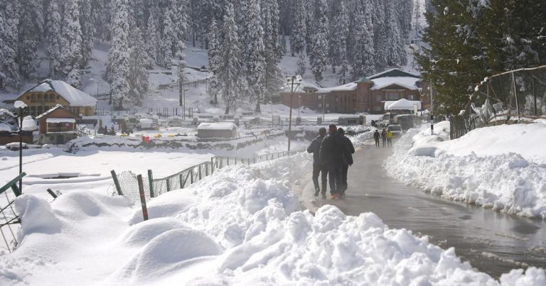 कश्मीर में न्यूनतम तापमान में मामूली सुधार, ‘चिल्लई कलां' जारी